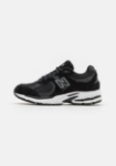 Picture of New Balance M2002 UNISEX - Trainers